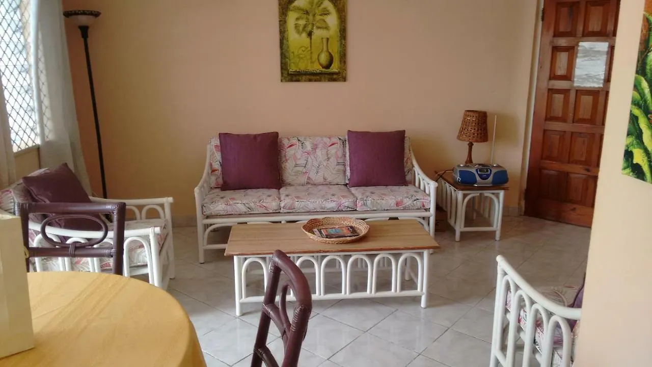 Condominium 220 Saint James
